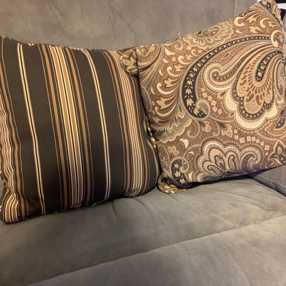 Target Bedding Used Stripe And Paisley Indoor Outdoor Pillows Set
